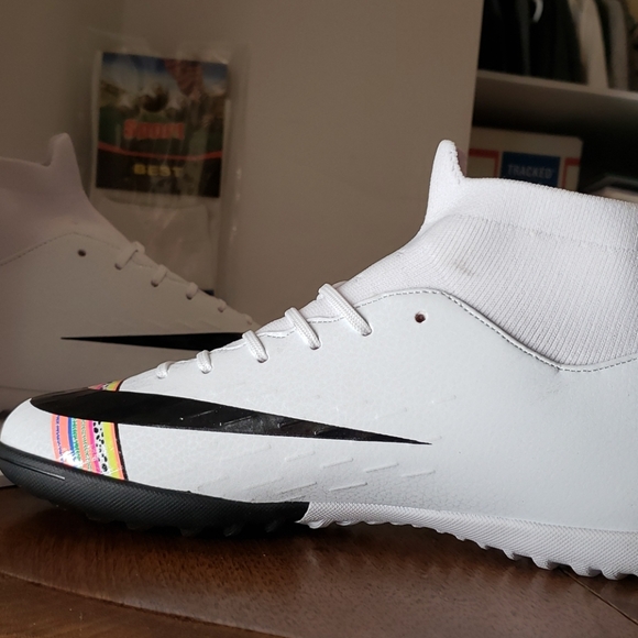 New BINBINNIAO Soccer Shoes. - Picture 7 of 12